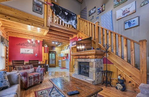Pigeon Forge Cabin | Cozy Southern Mountain Getaway!