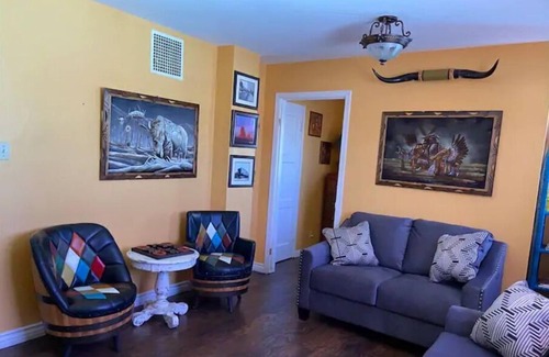 Kingman Apartment | 🌵Cozy Southwestern Apt near Route 66🌵