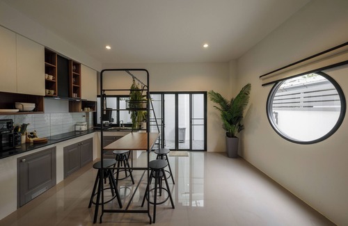Phra Khanong Nuea House | Cozy Spacious 4BR Home 200m BTS PhraKhanong 10min ThongLo