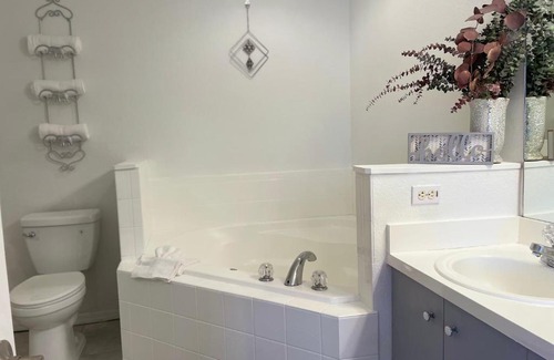 Kissimmee House | Cozy Spacious 4bd with Garden tub near Disney