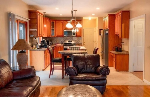 Ware House | Cozy, Spacious and Quiet 2-bedroom house with Central AC, WiFi and fitness room