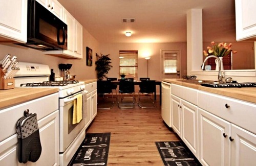 Austin House | Cozy Spacious Corporate Housing 4 BR|2.5 Bath|Loft|Office|Near Tesla