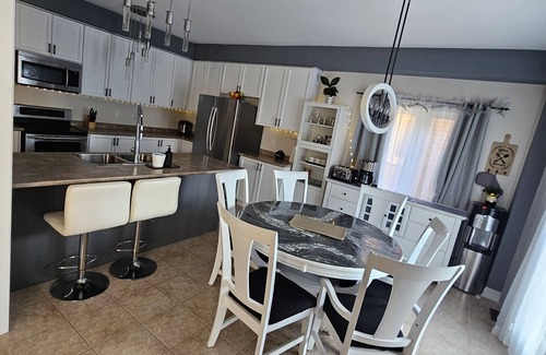 Angus House | Cozy Spacious Family Home