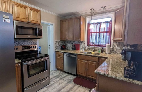 Oak Ridge House | Cozy, Spacious, Great Location to amenities
