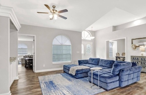 Rural Estates House | Cozy spacious home! Enjoy this entertainers delight.