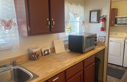 Bracey House | Cozy & Spacious Home minutes From Lake Gaston