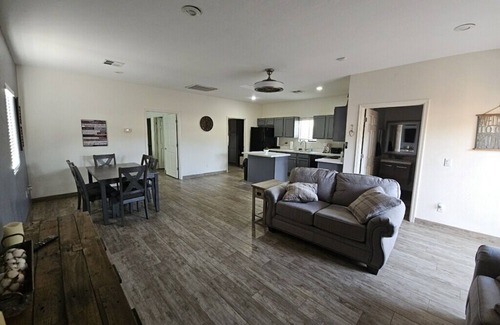 Queen Creek House | Cozy spacious modern guest house in charming Queen Creek with AC & WiFi