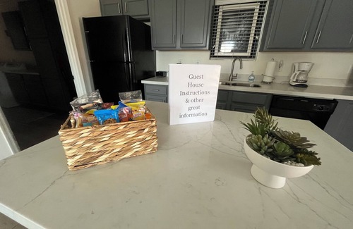 Queen Creek House | Cozy spacious modern guest house in charming Queen Creek with AC & WiFi