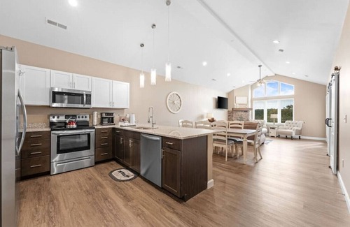 Branson Apartment | Cozy & Spacious Retreat in the Heart of the City + Free Tickets!