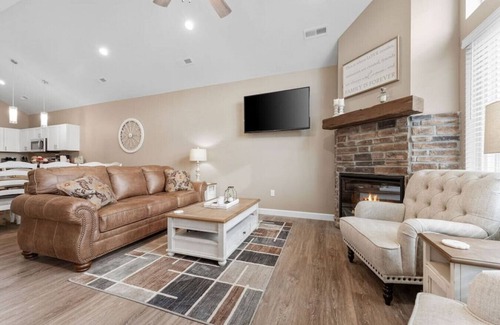 Branson Apartment | Cozy & Spacious Retreat in the Heart of the City + Free Tickets!