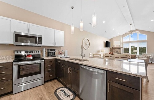 Branson Apartment | Cozy & Spacious Retreat in the Heart of the City + Free Tickets!