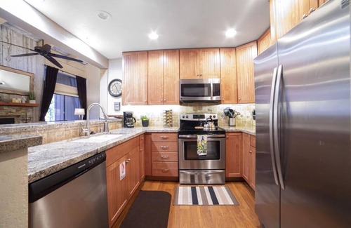 Mammoth Lakes Condo | Cozy & Spacious Slope-Side Condo - Walk to Canyon Lodge