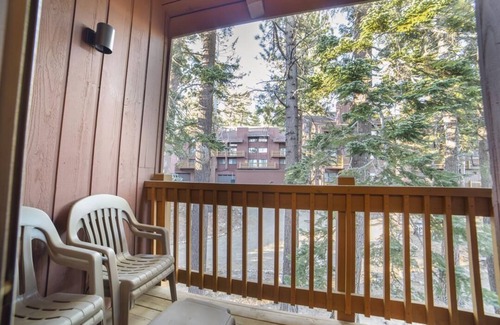 Mammoth Lakes Condo | Cozy & Spacious Slope-Side Condo - Walk to Canyon Lodge