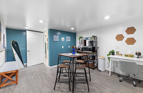 Speedway House | Cozy Speedway Basement. Pet Friendly