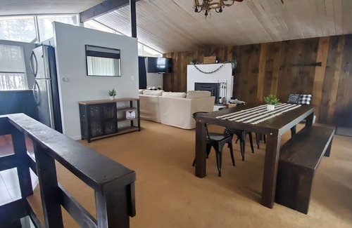Londonderry Ski Chalet | Cozy Springtime Retreat on Magic Mountain