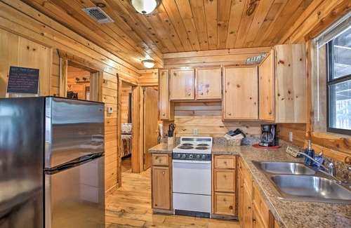 Broken Bow Cabin | Cozy ‘Starlight’ Cabin: 6 Miles to Beavers Bend!