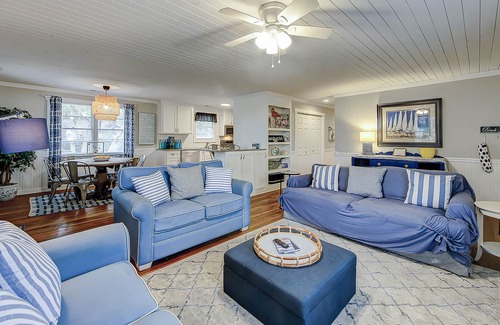 Yaupon Beach House | Cozy stay close to everything with backyard, bikes, grill, & washer/dryer