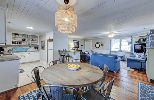 Yaupon Beach House | Cozy stay close to everything with backyard, bikes, grill, & washer/dryer