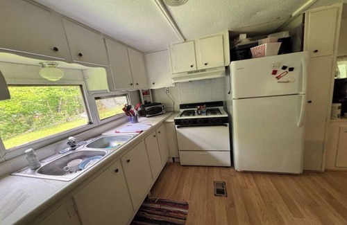 Chase Cabin | Cozy Stay for Rec and Hunting on 16 Wooded Acres in Lake County