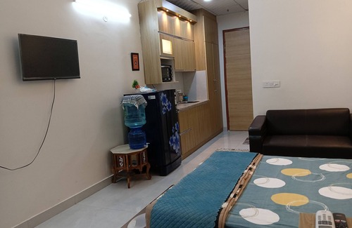 Greater Noida Apartment | Cozy Staycation Gaur City Center Noida