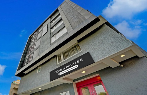 Ulsoor House | Cozy Stays Near Halasuru Metro Station