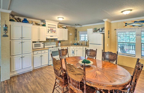 Steinhatchee Cottage | Cozy Steinhatchee House w/Fire Pit & Grill!