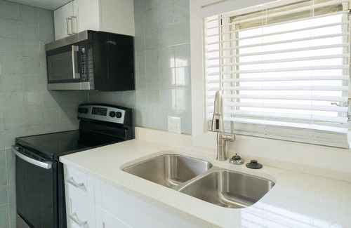 Northeast Virginia Beach House | COZY,STEPS AWAY FROM POOL and BEACH