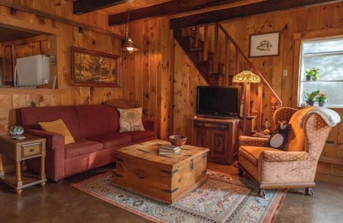 Arrowhead Villas Cabin | Cozy Storybook Cabin w/Hidden Rooms & Knotty Pine!