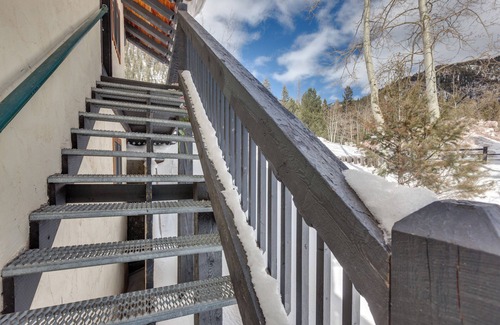 Taos Ski Valley Apartment | Cozy Streamside Studio - 2 Mi to Taos Ski Resort!