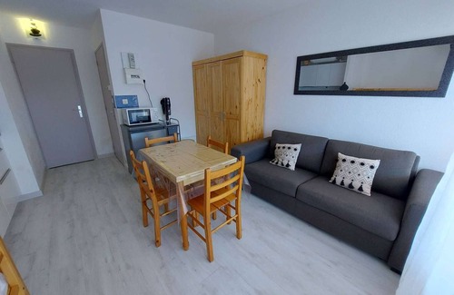 Le Grau-dʼAgde Apartment | Cozy Studio 100m from Beach, Garden View, Ideal Family Getaway