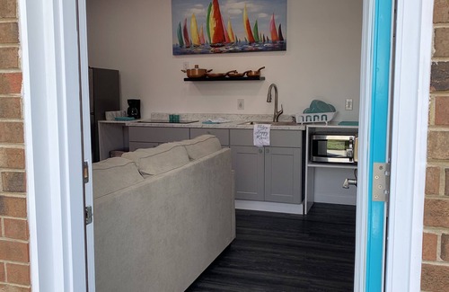 North Carolina Coast Apartment | Cozy Studio apartment 6 Blocks from the beach & Boardwalk! Linens are INCLUDED!