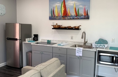 North Carolina Coast Apartment | Cozy Studio apartment 6 Blocks from the beach & Boardwalk! Linens are INCLUDED!
