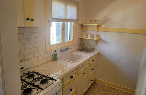 Hollywood Apartment | Cozy Studio Apartment in Hollywood!