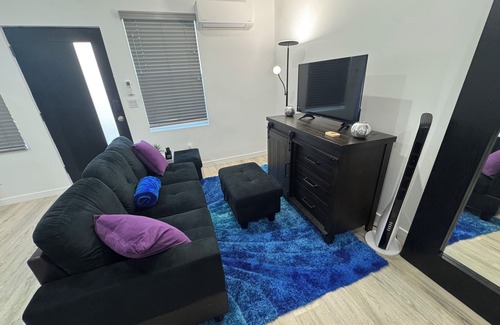 City Terrace Apartment | Cozy Studio apartment in amazing Los Angeles with WiFi, AC