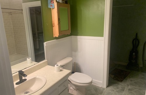 Tallahassee Apartment | Cozy Studio apartment with cabin feel