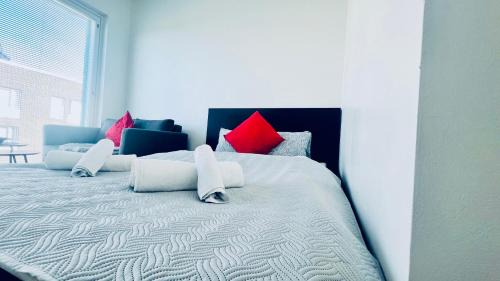 Vantaa Apartment | Cozy studio apartment 6 mins by Train to Airport