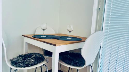Vantaa Apartment | Cozy studio apartment 6 mins by Train to Airport
