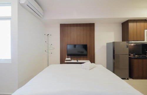 Pekayon Jaya Apartment | Cozy Studio Apartment at Grand Kamala Lagoon By Travelio