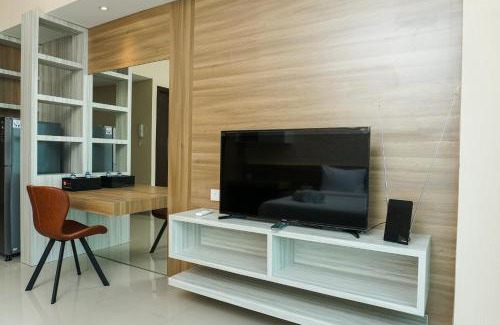 Mampang Prapatan Apartment | Cozy Studio Apartment at Nine Residence connected to Mall By Travelio