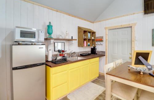 Higden Apartment | Cozy Studio Cabin about 1 Mi to Greers Ferry Lake!