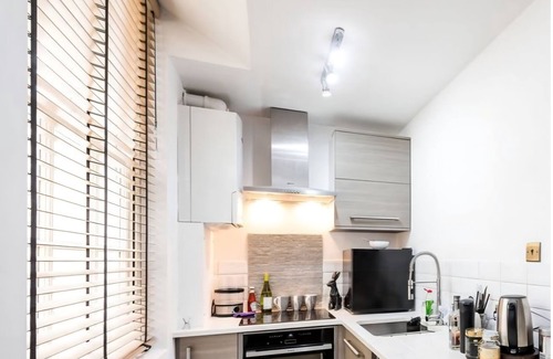 Churchill Apartment | Cozy studio, close to Victoria. And Thames