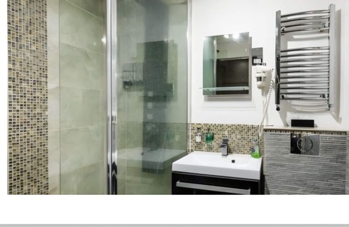 Churchill Apartment | Cozy studio, close to Victoria. And Thames