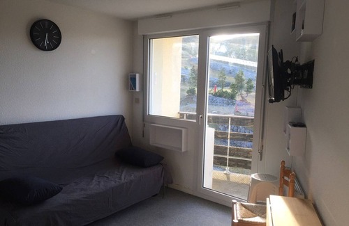 Arette Apartment | Cozy Studio for 4 at Foot of Slopes, Balcony, Ski Locker, Free Parking, Near Shops, Arette