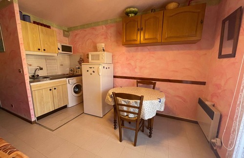 Le Sauze Apartment | Cozy Studio for 4 in Ski Resort, Steps to Slopes & Town with Balcony