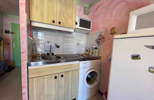 Le Sauze Apartment | Cozy Studio for 4 in Ski Resort, Steps to Slopes & Town with Balcony