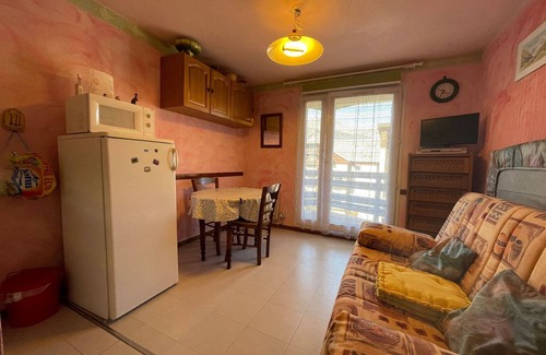 Le Sauze Apartment | Cozy Studio for 4 in Ski Resort, Steps to Slopes & Town with Balcony