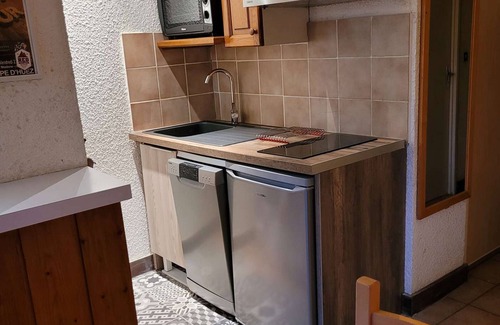 Jeux Apartment | Cozy Studio for 4 in Alpe d'Huez, Ski-In/Ski-Out, South-Facing Terrace, Pet-Friendly
