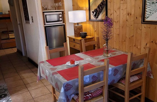 Jeux Apartment | Cozy Studio for 4 in Alpe d'Huez, Ski-In/Ski-Out, South-Facing Terrace, Pet-Friendly