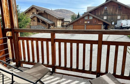 Jeux Apartment | Cozy Studio for 4 in Alpe d'Huez Center – Near Slopes & Amenities, South-Facing Terrace