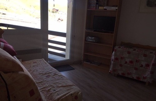 Arette Apartment | Cozy Studio for 4 in Arette - Ski-In/Ski-Out, Balcony with Slope Views, Free Parking